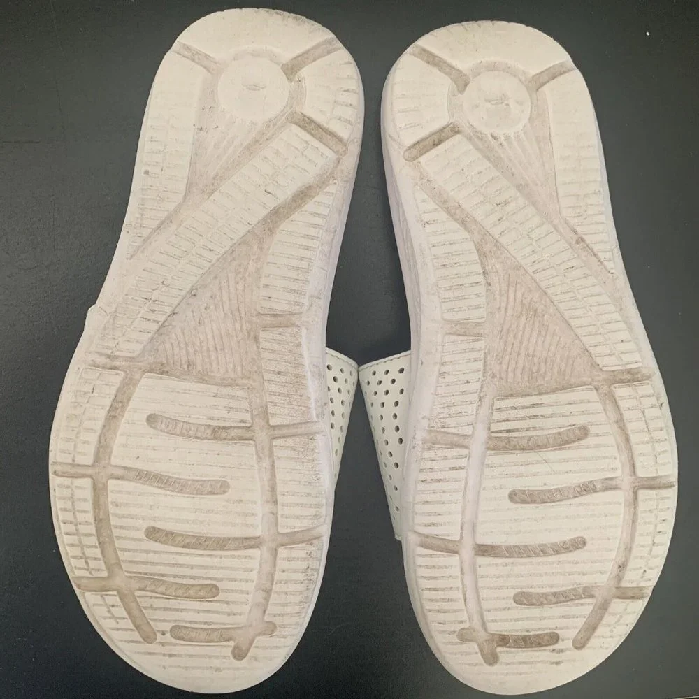 Under Armour Slides Youth 5Y White Cushioned Adjustable Slip on Sandals H4D-Foam